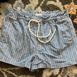 XXL LOFT Ruffle Boat Shorts with Tie and Pockets